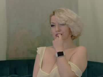 Classytinna Chaturbate stream image from January 21, 2025