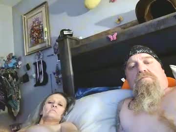 Littlebittylynnandbigmike Chaturbate stream image from January 21, 2025