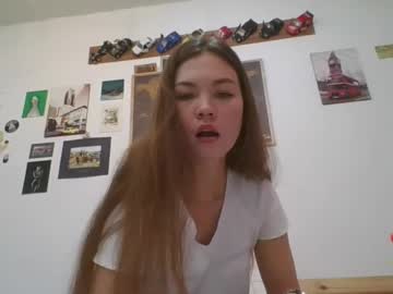 Glitter_Doll Chaturbate stream image from January 21, 2025