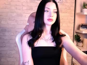 Eva_Top Chaturbate stream image from January 21, 2025