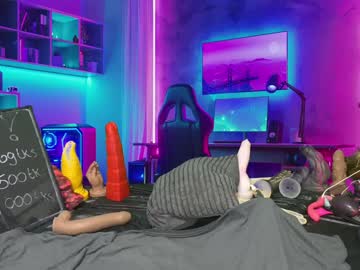 Siswet19 Chaturbate stream image from January 21, 2025