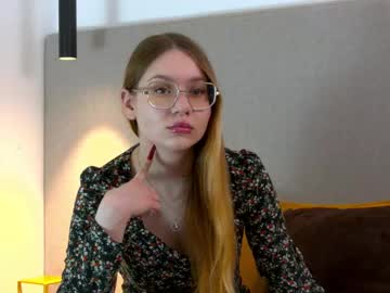 Adelenberry Chaturbate stream image from January 21, 2025