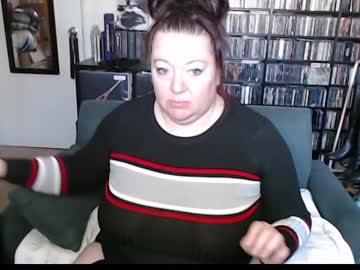 Sweater_Queen Chaturbate stream image from January 21, 2025