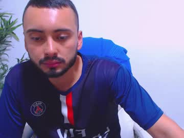 Zize_ Chaturbate stream image from January 21, 2025