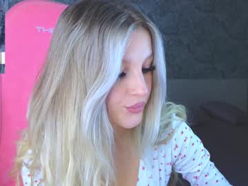 Emilydancee Chaturbate stream image from January 21, 2025