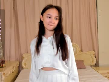 Lynngroves Chaturbate stream image from January 21, 2025