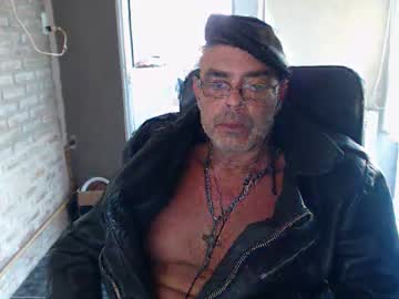 Machobuscador Chaturbate stream image from January 21, 2025