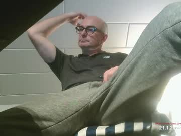 Slutiam Chaturbate stream image from January 21, 2025