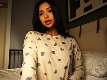 Camilagomezz Chaturbate stream image from January 21, 2025