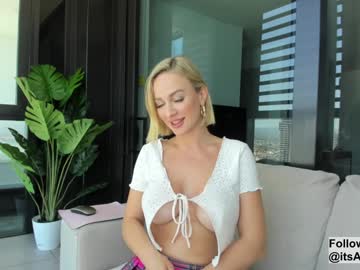 Anna_Royale Chaturbate stream image from January 22, 2025
