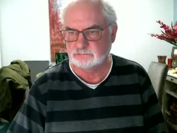 Loop102 Chaturbate stream image from January 22, 2025