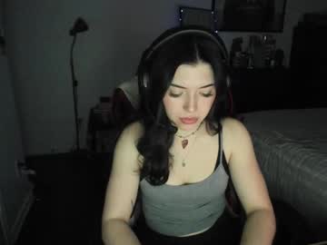Winnierides Chaturbate stream image from January 22, 2025