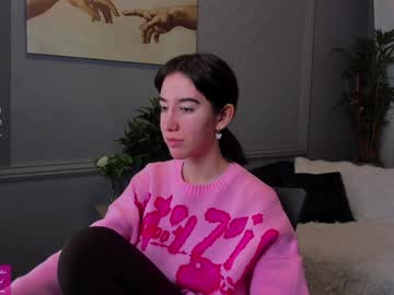 Belle_Via Chaturbate stream image from January 22, 2025