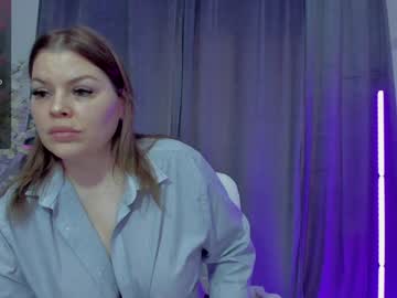 Reynaraven Chaturbate stream image from January 22, 2025