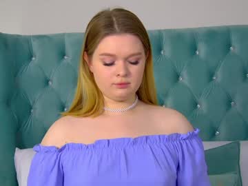 Crystallyons Chaturbate stream image from January 22, 2025