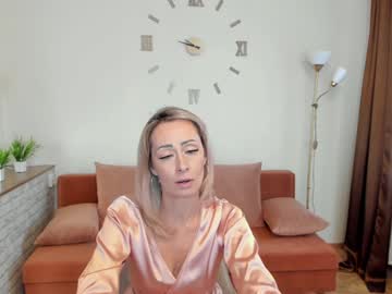 Julia__Cherry_ Chaturbate stream image from January 22, 2025