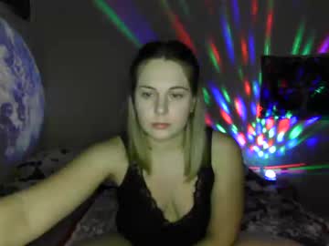 Lealove111 Chaturbate stream image from January 22, 2025