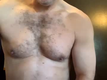 Roundthebend8 Chaturbate stream image from January 22, 2025