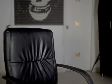 Kellytesh Chaturbate stream image from January 22, 2025
