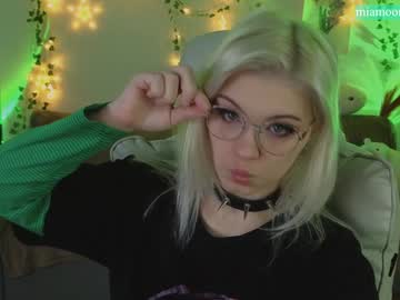 Moonlight_Mia Chaturbate stream image from January 22, 2025
