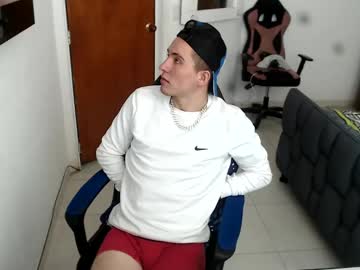 Sextinger Chaturbate stream image from January 22, 2025
