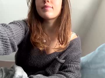 Hunnibabybee Chaturbate stream image from January 22, 2025