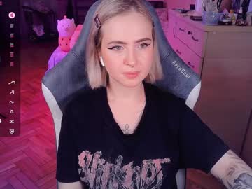Shyfoxxxy Chaturbate stream image from January 22, 2025