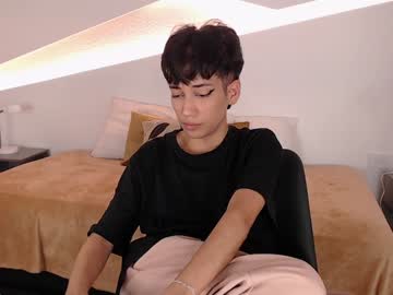 Hot_Little_Bunny Chaturbate stream image from January 22, 2025