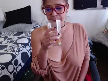 Alice_Nip Chaturbate stream image from January 22, 2025