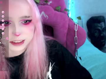 Pineapple_Dope Chaturbate stream image from January 22, 2025
