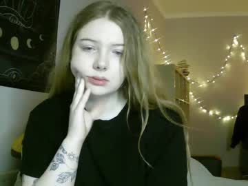 Lollylol11 Chaturbate stream image from January 23, 2025