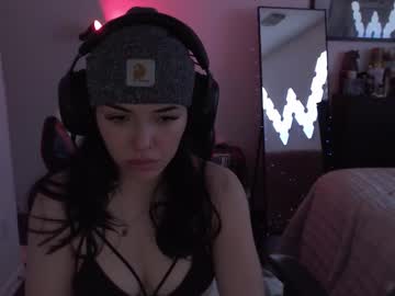 Winnierides Chaturbate stream image from January 23, 2025