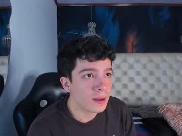 Shyclove Chaturbate stream image from January 23, 2025