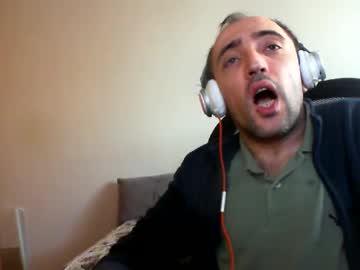 Bentish Chaturbate stream image from January 23, 2025