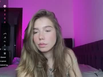 Emmyluu Chaturbate stream image from January 23, 2025