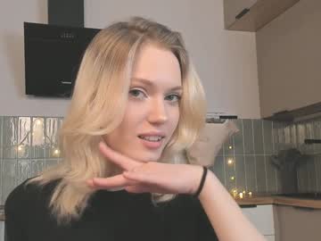 Esmahartell Chaturbate stream image from January 23, 2025