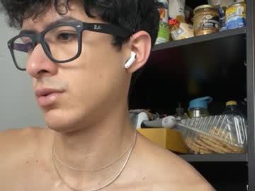 Twinksweetlovehot Chaturbate stream image from January 23, 2025