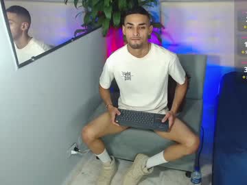Andrewclarkxx Chaturbate stream image from January 23, 2025