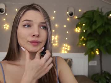 Icedanielles Chaturbate stream image from January 23, 2025