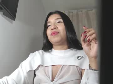 Antonella_Vz Chaturbate stream image from January 23, 2025