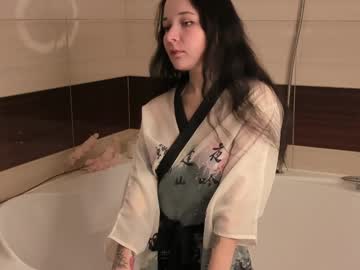 Skinymi Chaturbate stream image from January 23, 2025