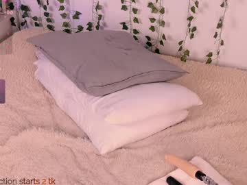 Carlymilton Chaturbate stream image from January 24, 2025
