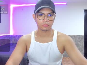 Mattcoom Chaturbate stream image from January 24, 2025