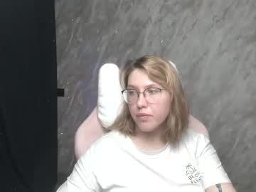 Reginasmilee Chaturbate stream image from January 24, 2025