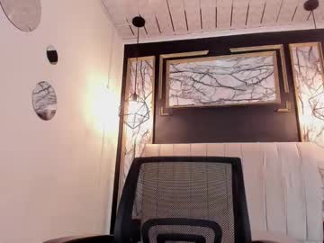 Vikypetiteeee Chaturbate stream image from January 24, 2025