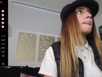 Hat_Girl Chaturbate stream image from January 24, 2025