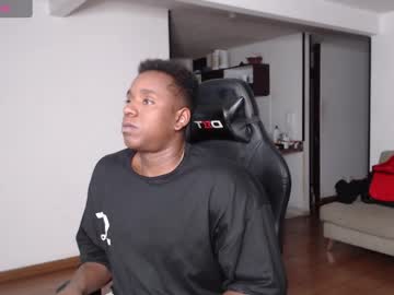 Rogger_Physique Chaturbate stream image from January 24, 2025