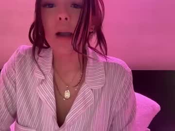 Selenarae Chaturbate stream image from January 24, 2025