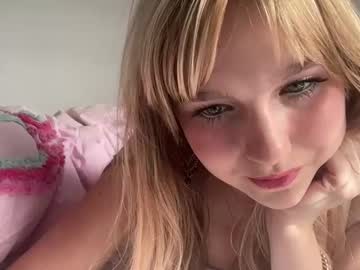 Kittengirlxo Chaturbate stream image from January 24, 2025