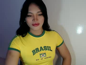 Mira_Luna222 Chaturbate stream image from January 24, 2025